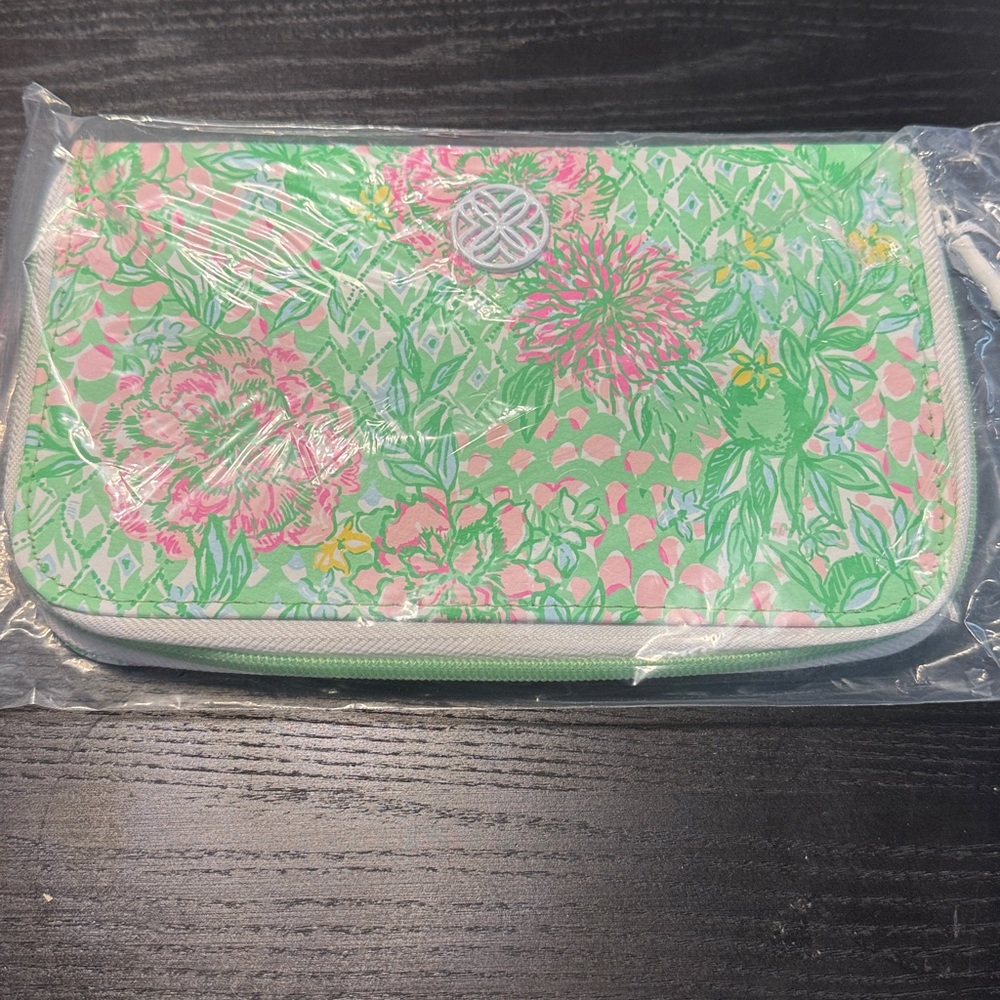 NWT Lilly Pulitzer Passport Travel Wallet in Fauna Green Lime Feeling Good - Picture 4 of 6